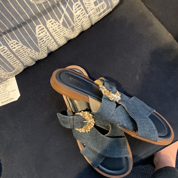 Michael Michael Kors ladies sandals - Picture 3 of 8